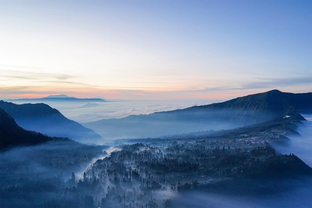 布羅莫火山日出 → 前往伊真地區