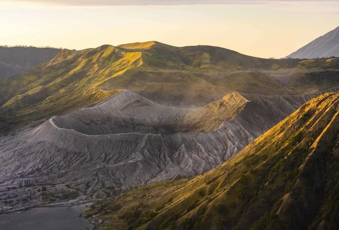 布羅莫火山日出 → 前往伊真地區