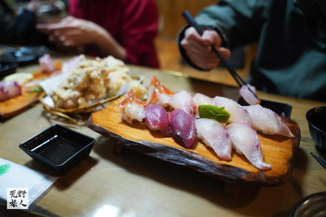 晚餐安排自理,正是希望您能跟著嚮導走進當地特色餐廳,深入體會屋久島的飲食與文化,一個人也不用擔心