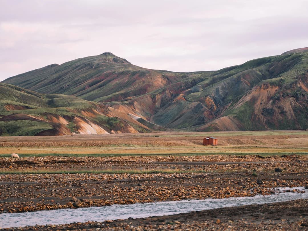 中央高地：蘭德曼納勞卡彩色火山健行