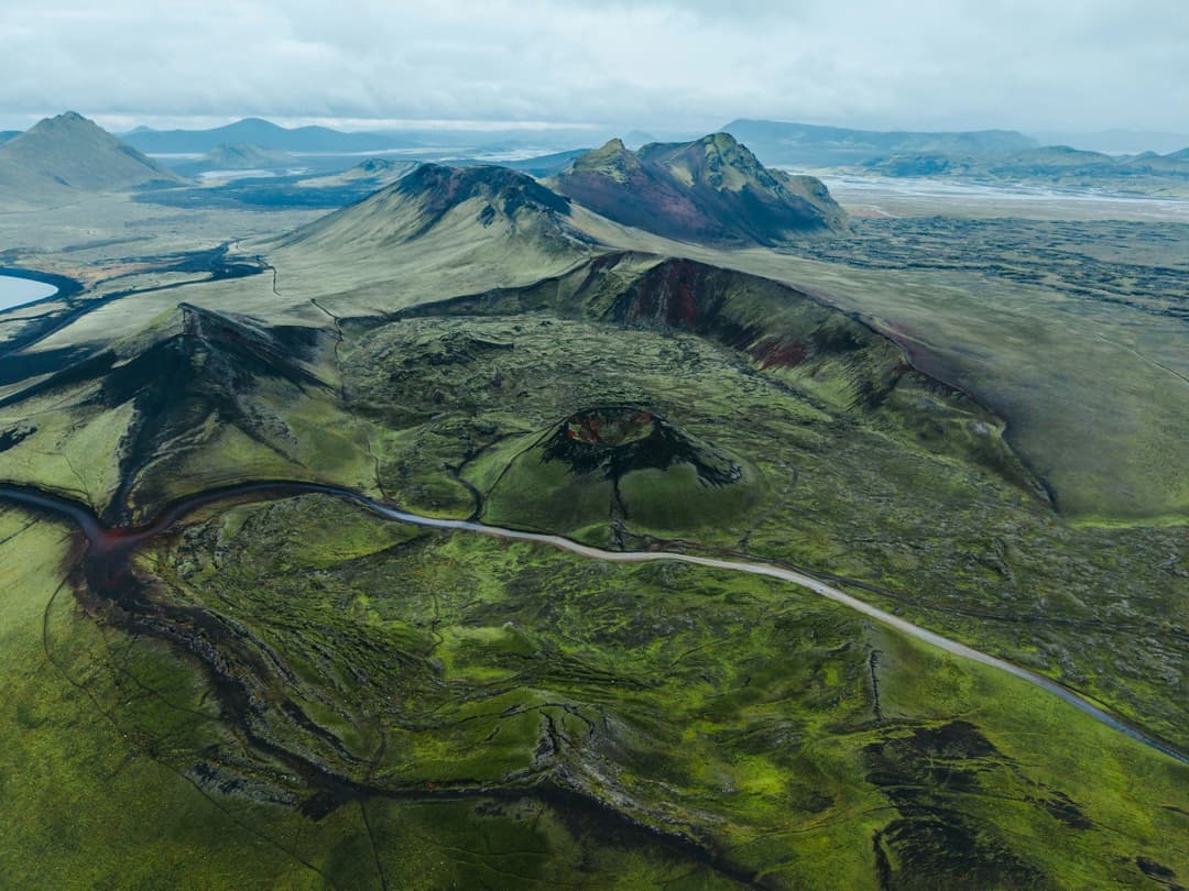 中央高地：蘭德曼納勞卡彩色火山健行