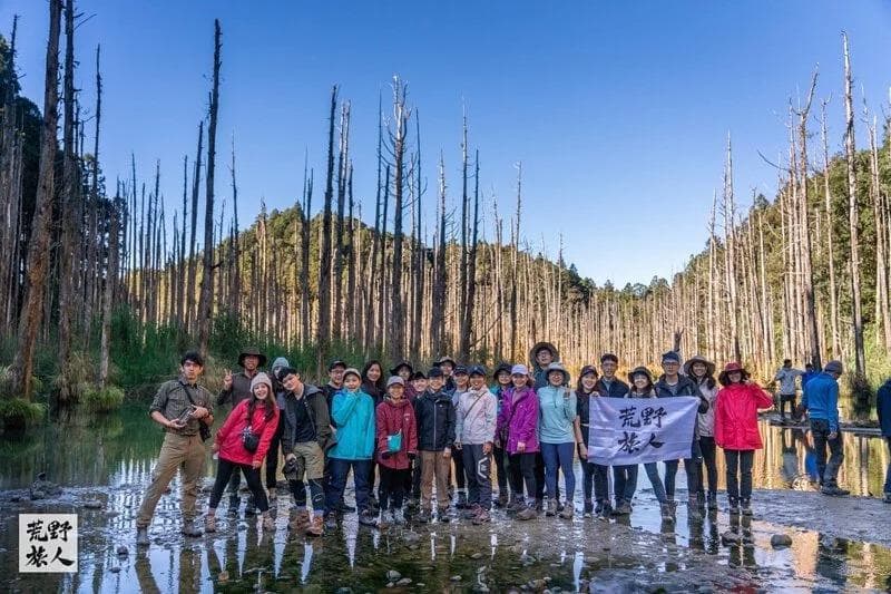 《藍天,枯木,堰塞之湖》水漾森林